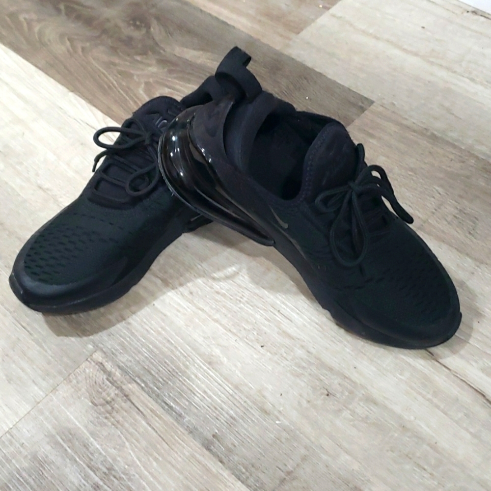 Nike airmax 270 size 6Y/7 women